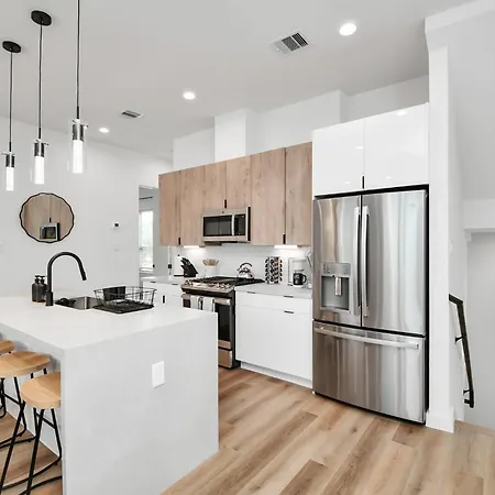 Midnight Reverie- Luxury Townhouse-Med Center Dwtn